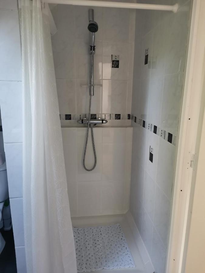 Moyon Chambre Double Avec Salle De Bains Privative מראה חיצוני תמונה